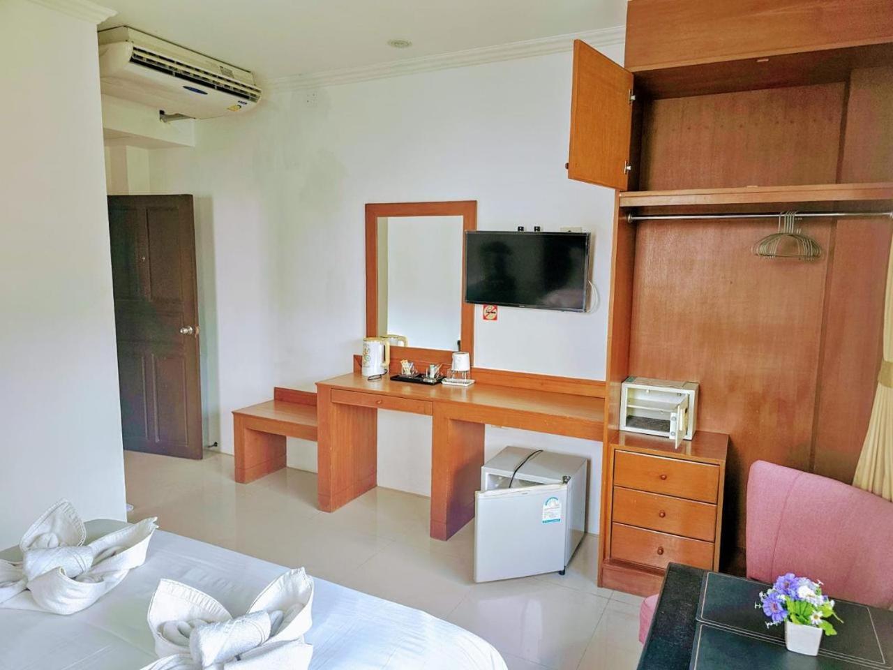Sukcheewa Residence Phuket Patong Exteriör bild