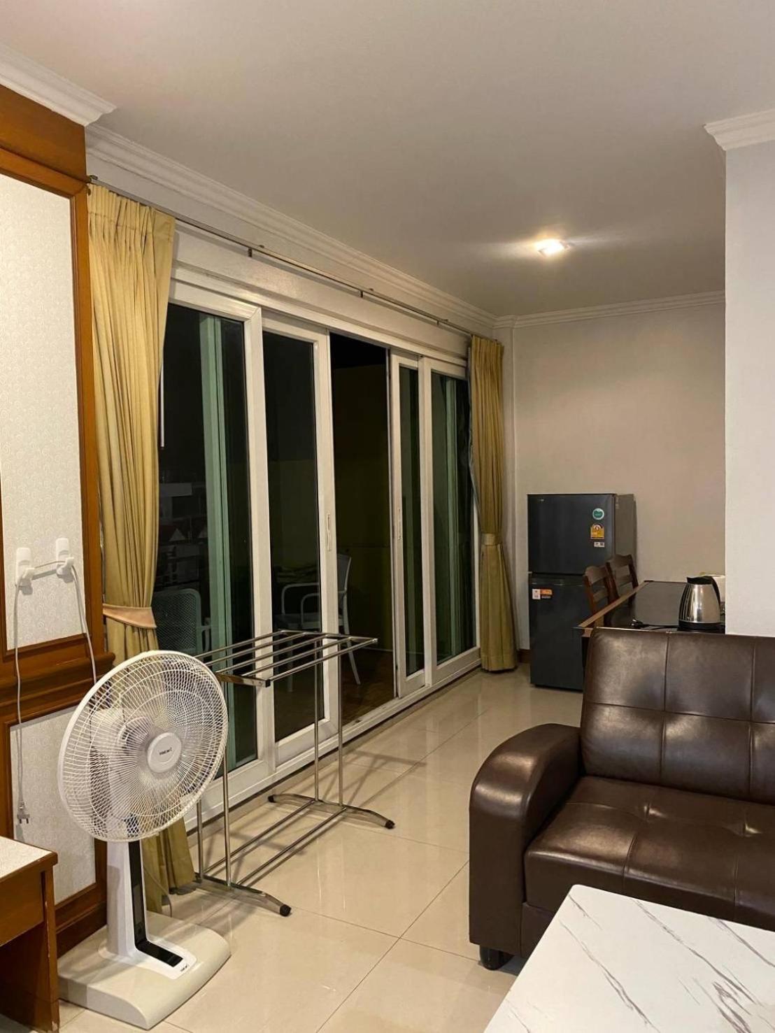 Sukcheewa Residence Phuket Patong Rum bild
